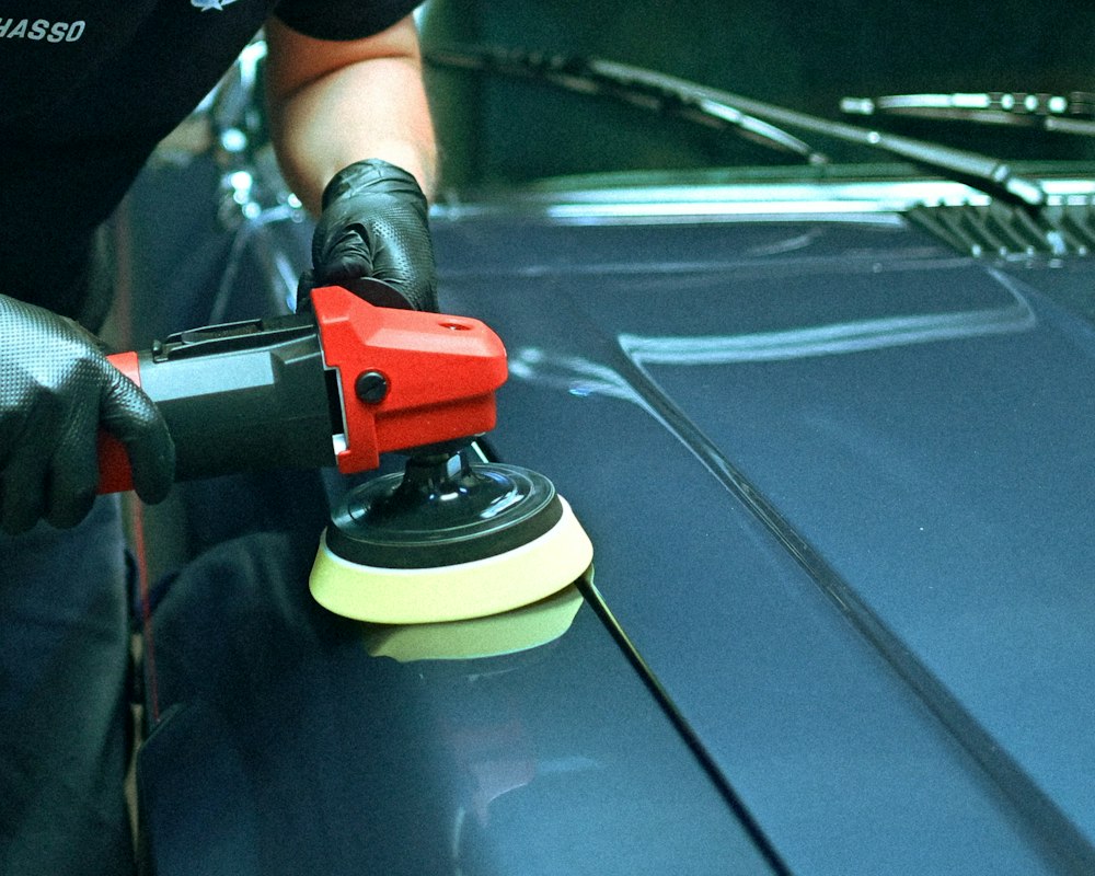 Polieren einer Motorhaube